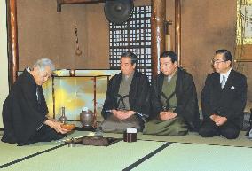 Ura Senke begins 1st tea ceremony of new year in Kyoto
